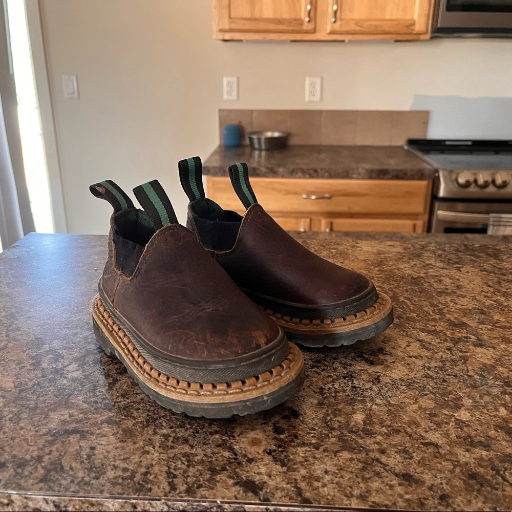 Size 8.5 Toddler boys Romeo shoes